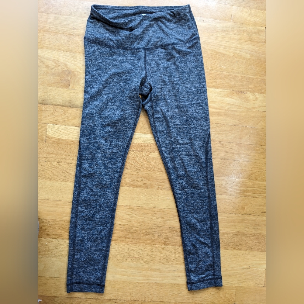 Gray yoga pants. Size Medium. Calf detail.